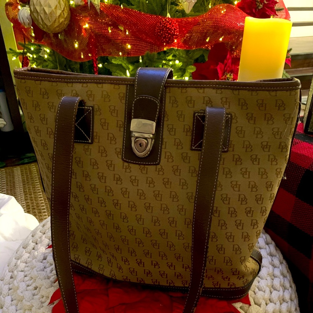 Vintage Dooney tote handbag preowned in good cond